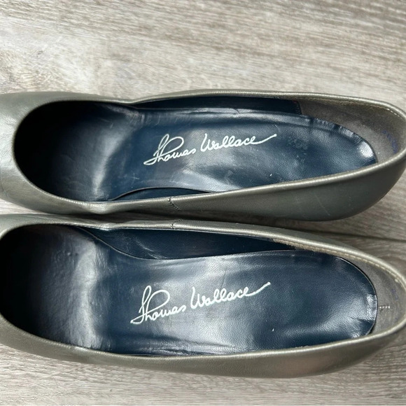 Thomas Wallace  Sage Grey Smooth Leather Pumps - Picture 8 of 13